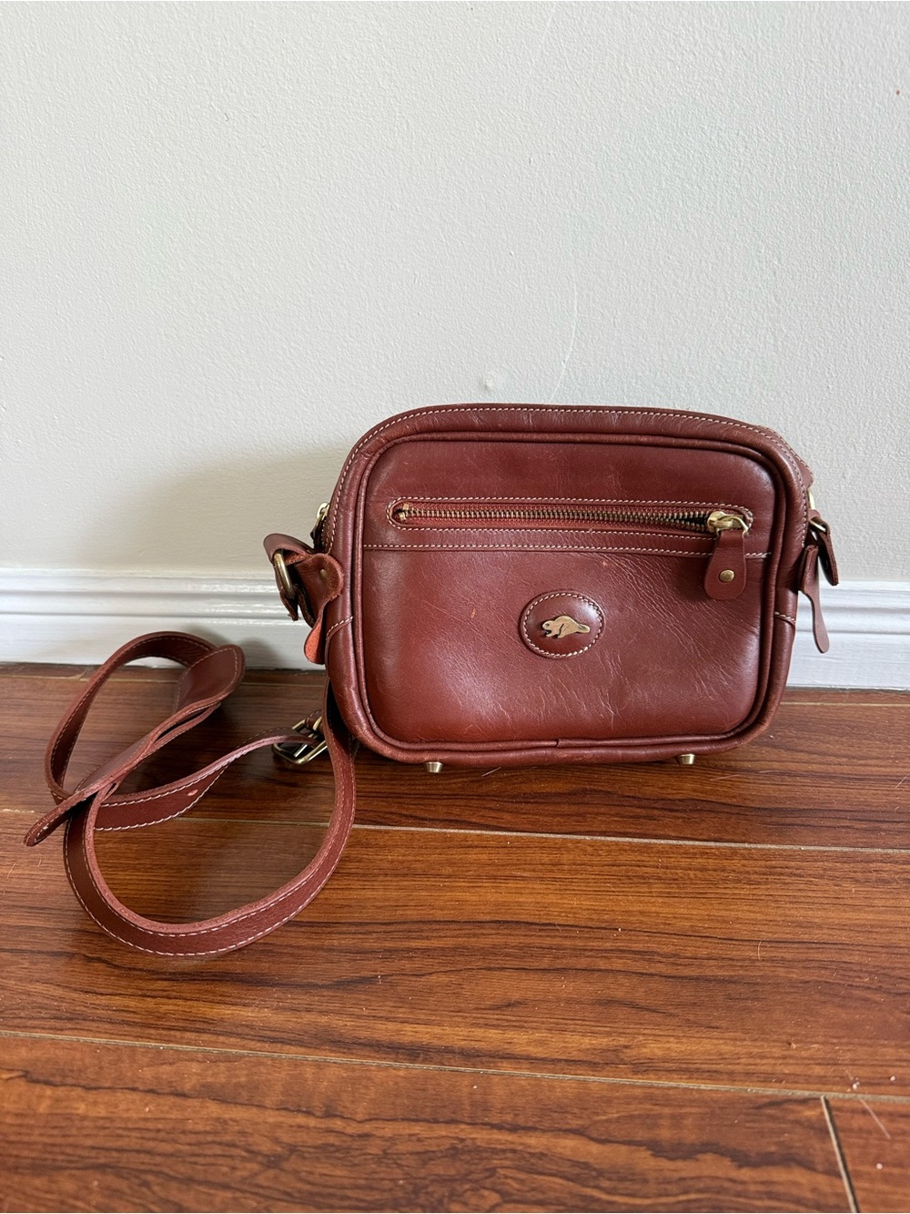 See description - vintage roots leather purse